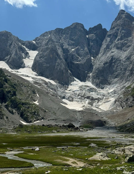Mountain view with glacier above Refuge des Oulettes de Gaube in the French Pyrenees