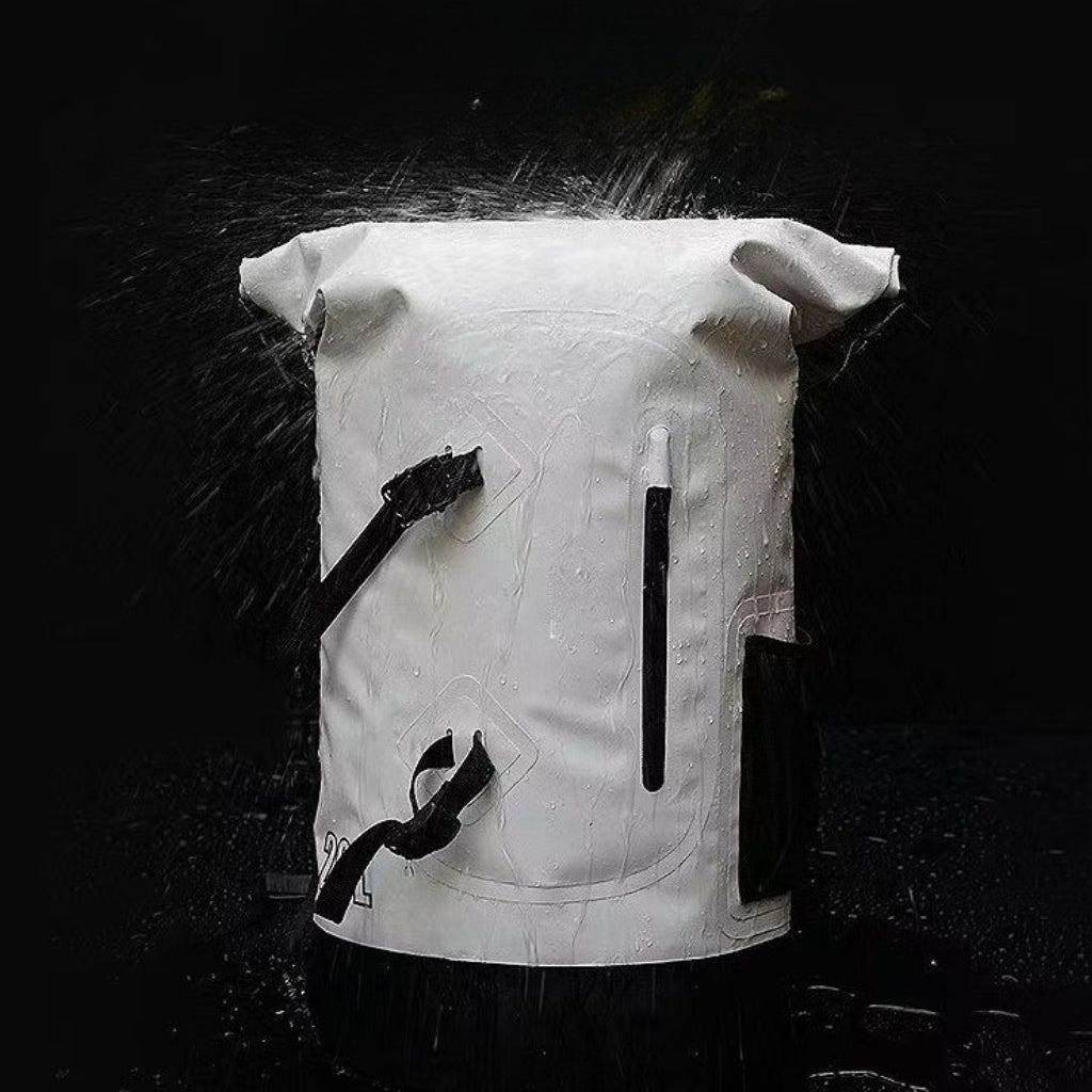 Water splashing on the BackpackBeat 6601 completely waterproof backpack 20L, showcasing its reliable waterproof performance.
